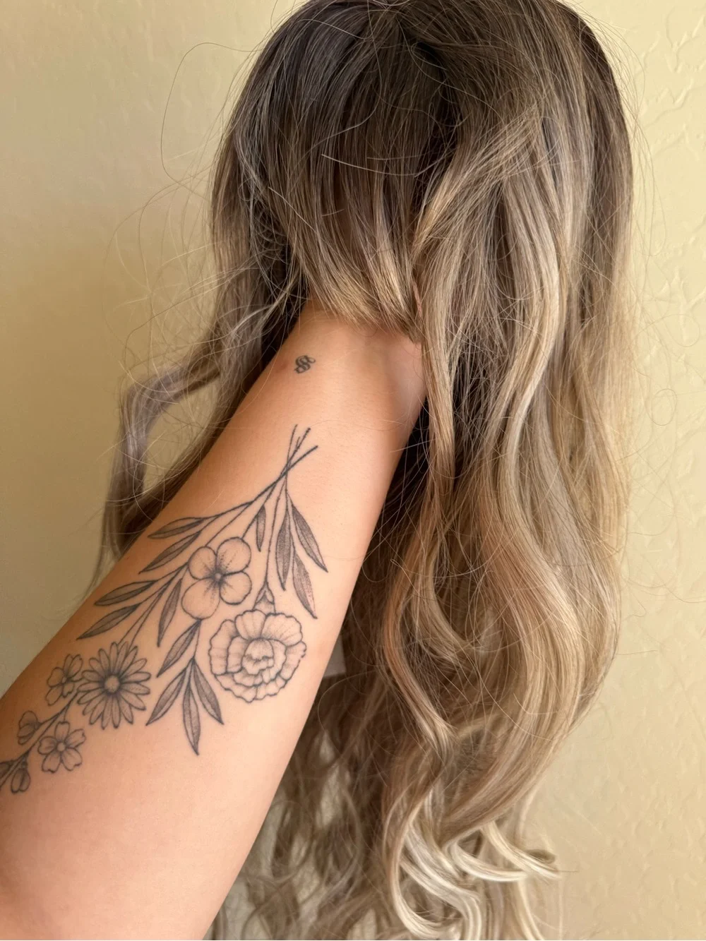 Wavy Hairpiece in Blonde Ash Blend